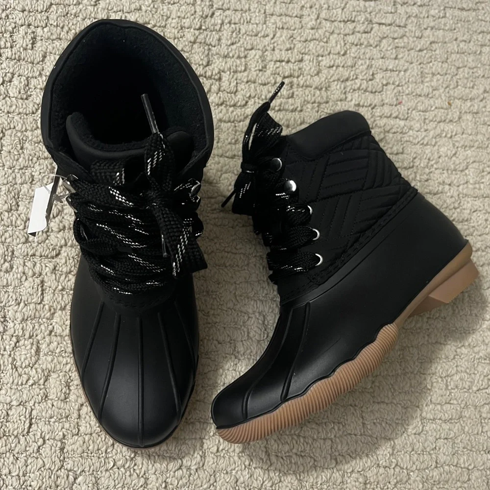 Justice Black Lace-Up Duck Boots size 4y 6w nwt insulated‎
